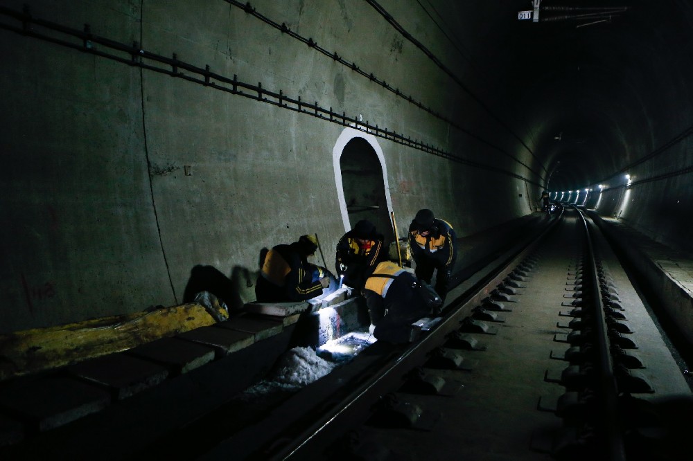 萧县铁路运营隧道病害现状